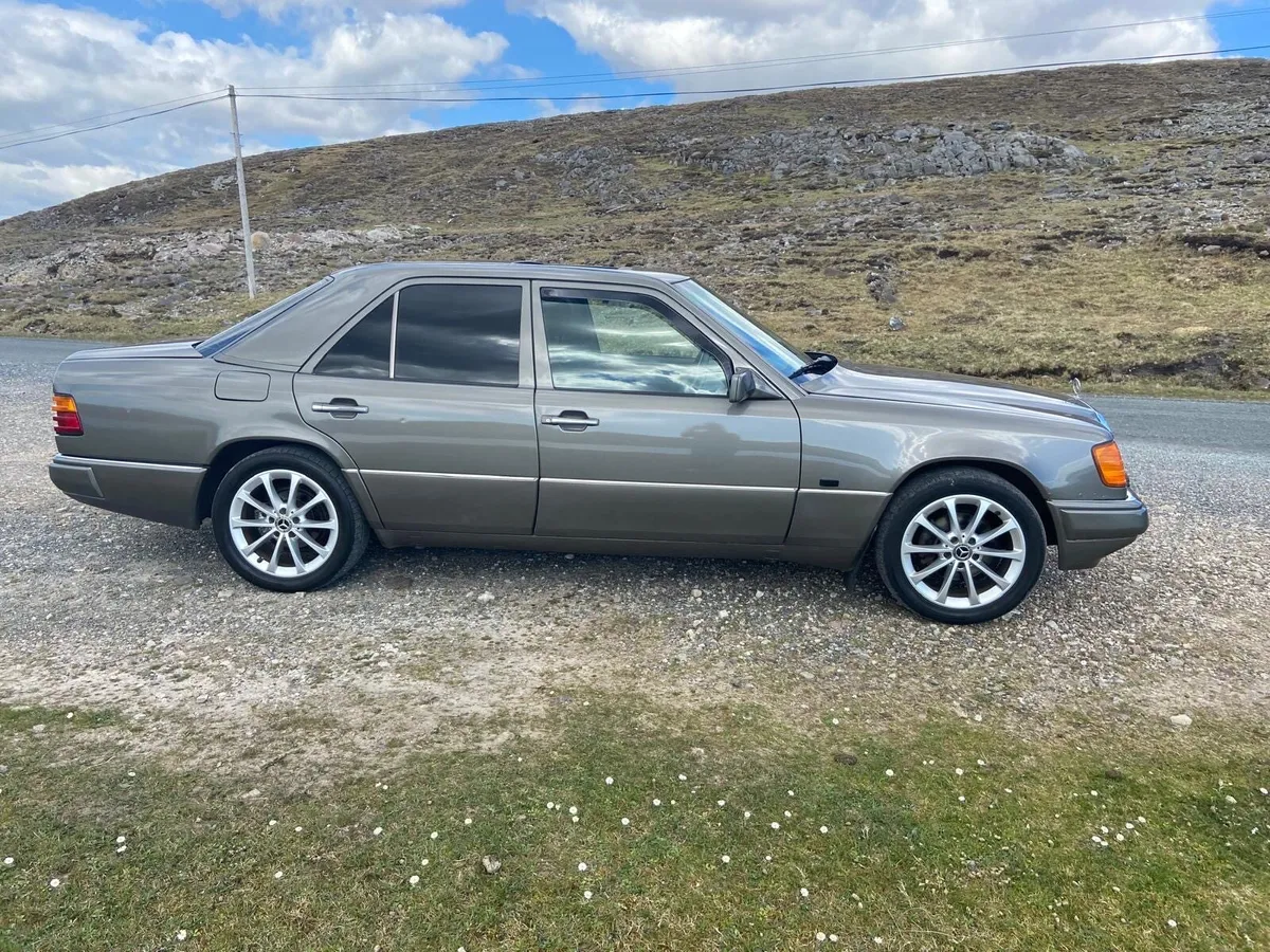 1992 Mercedes 300D - Image 4