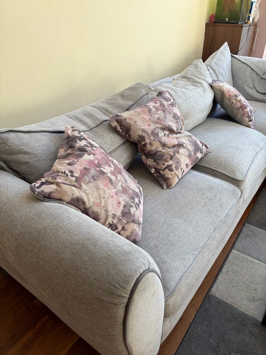 4 seater grey L shaped couch - Image 2
