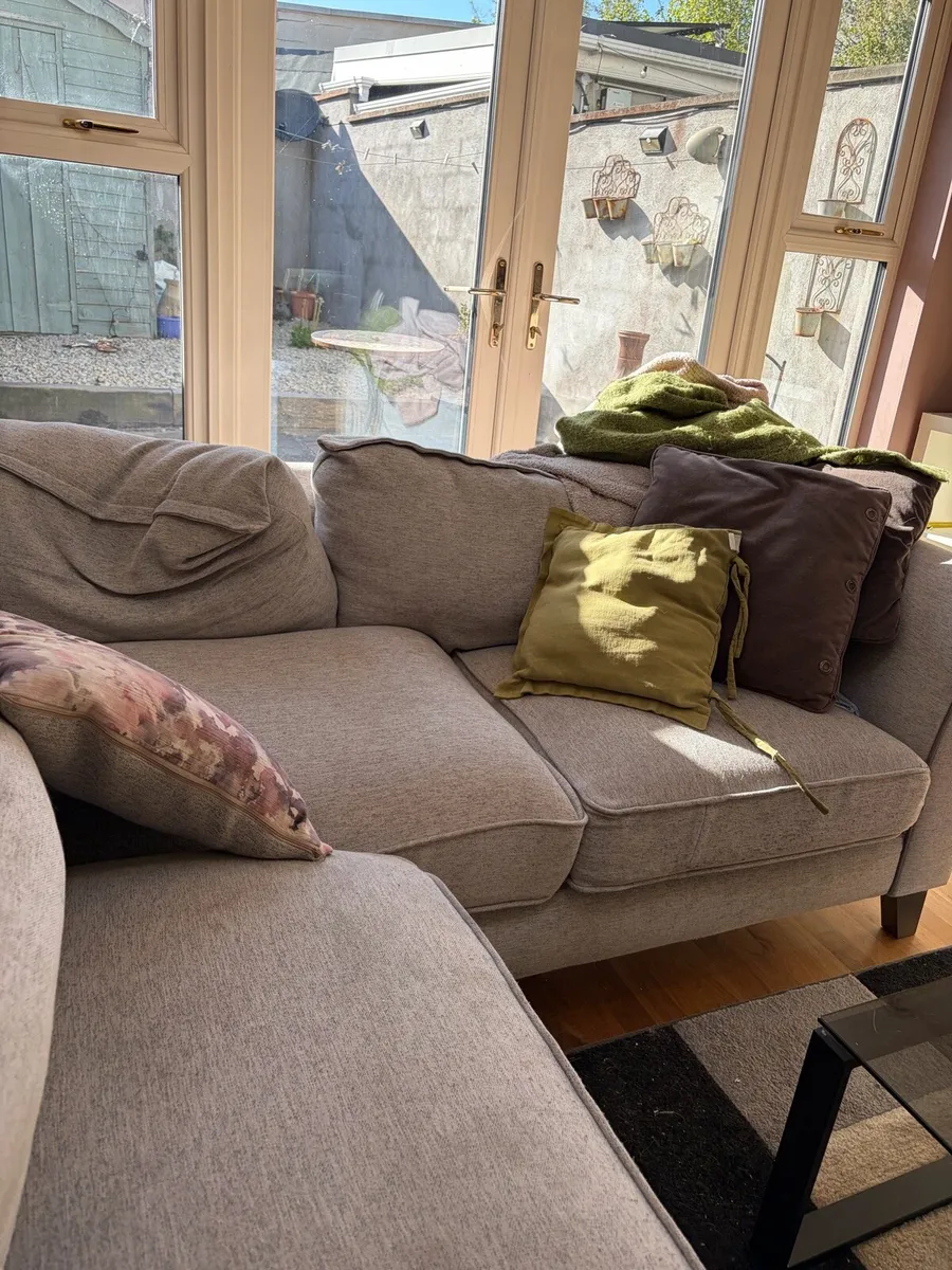 4 seater grey L shaped couch - Image 3