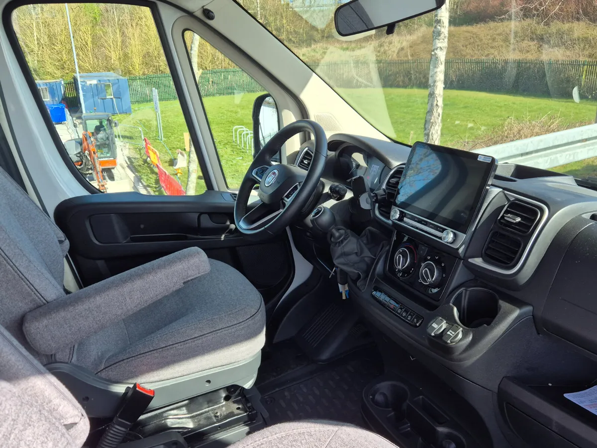 2025 Sunlight A70 Manual. Low mileage. - Image 4