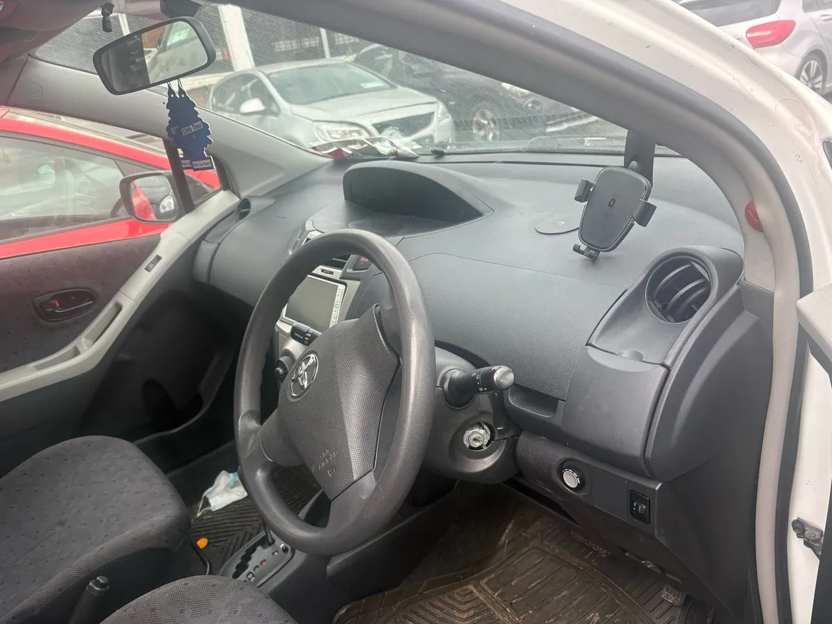 08 Vitz - Image 2