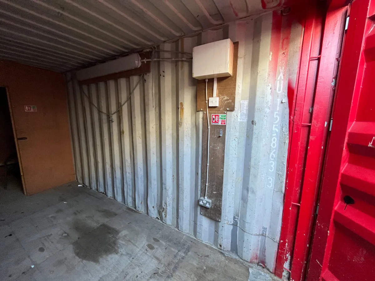 155863-3 -: Ex-Hire 20x8 Shipping Container (Red) - Image 4