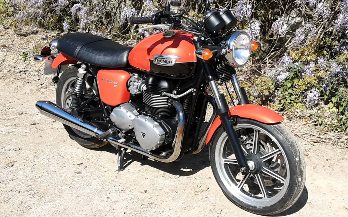 STUNNING TRIUMPH BONNEVILLE SE 4500 mls - Image 3