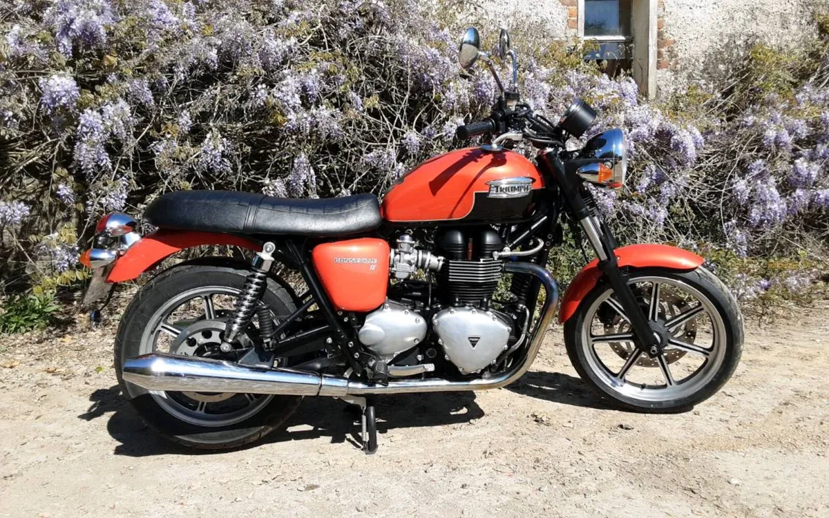 STUNNING TRIUMPH BONNEVILLE SE 4500 mls - Image 1