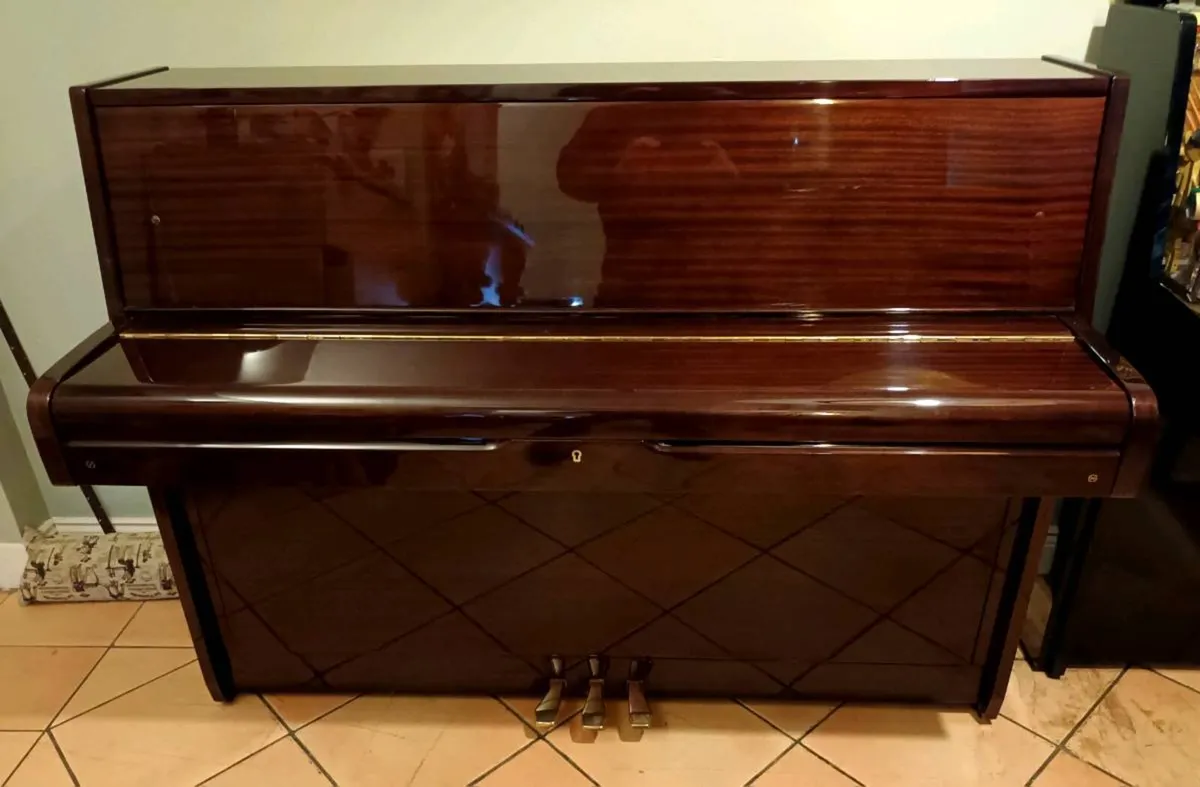 1987 Young Chang | €51.20 Per Month - Image 2