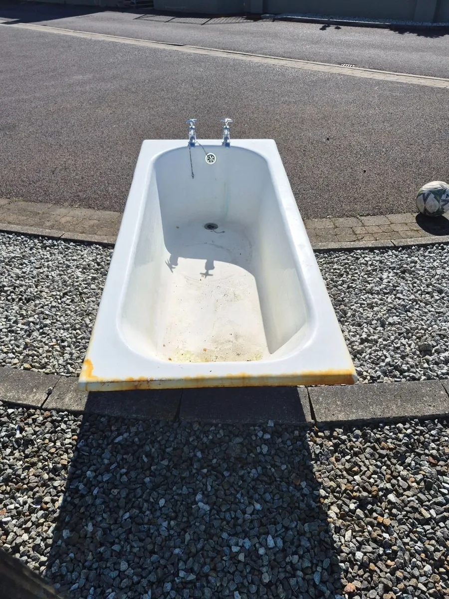 Cast iron bath - Image 2