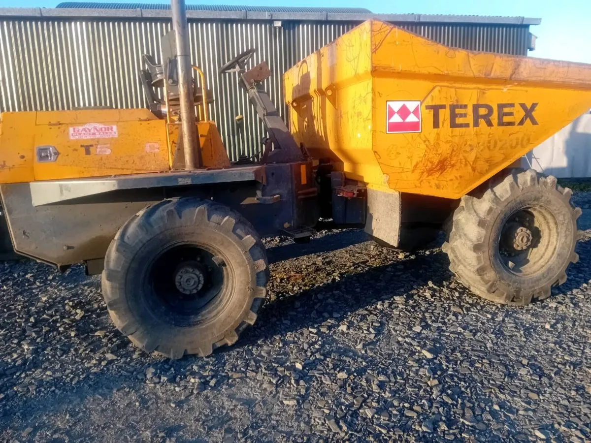 Mini digger hire - Image 4