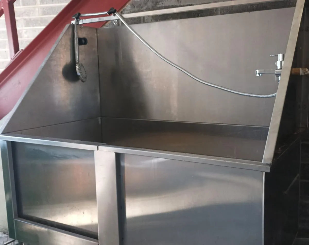 Dog Grooming Bath - Image 1