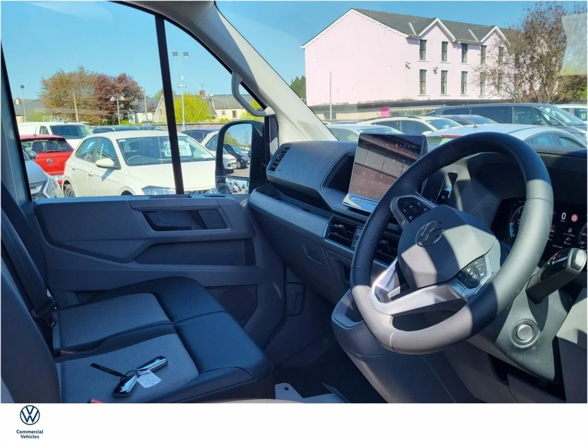 Volkswagen Crafter 4 MOTION 177BHP HIGHLINE AUTO - Image 3