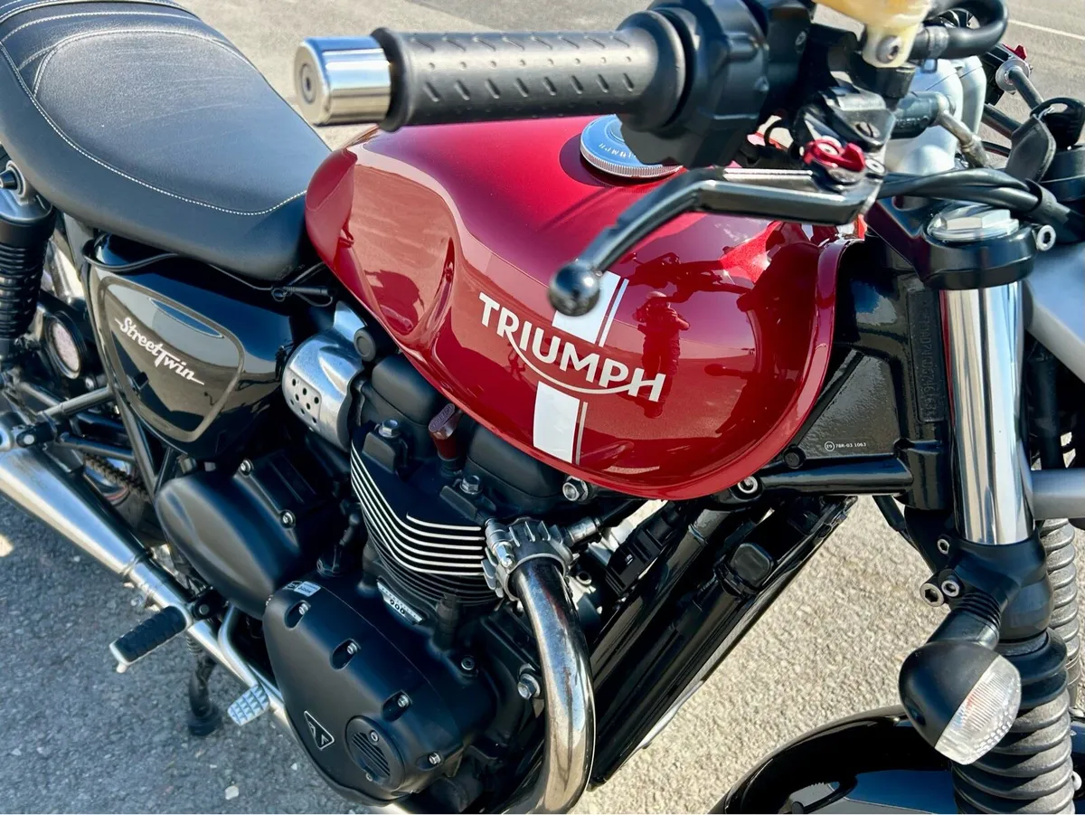 Triumph Bonneville Street Twin 2016 - Image 2