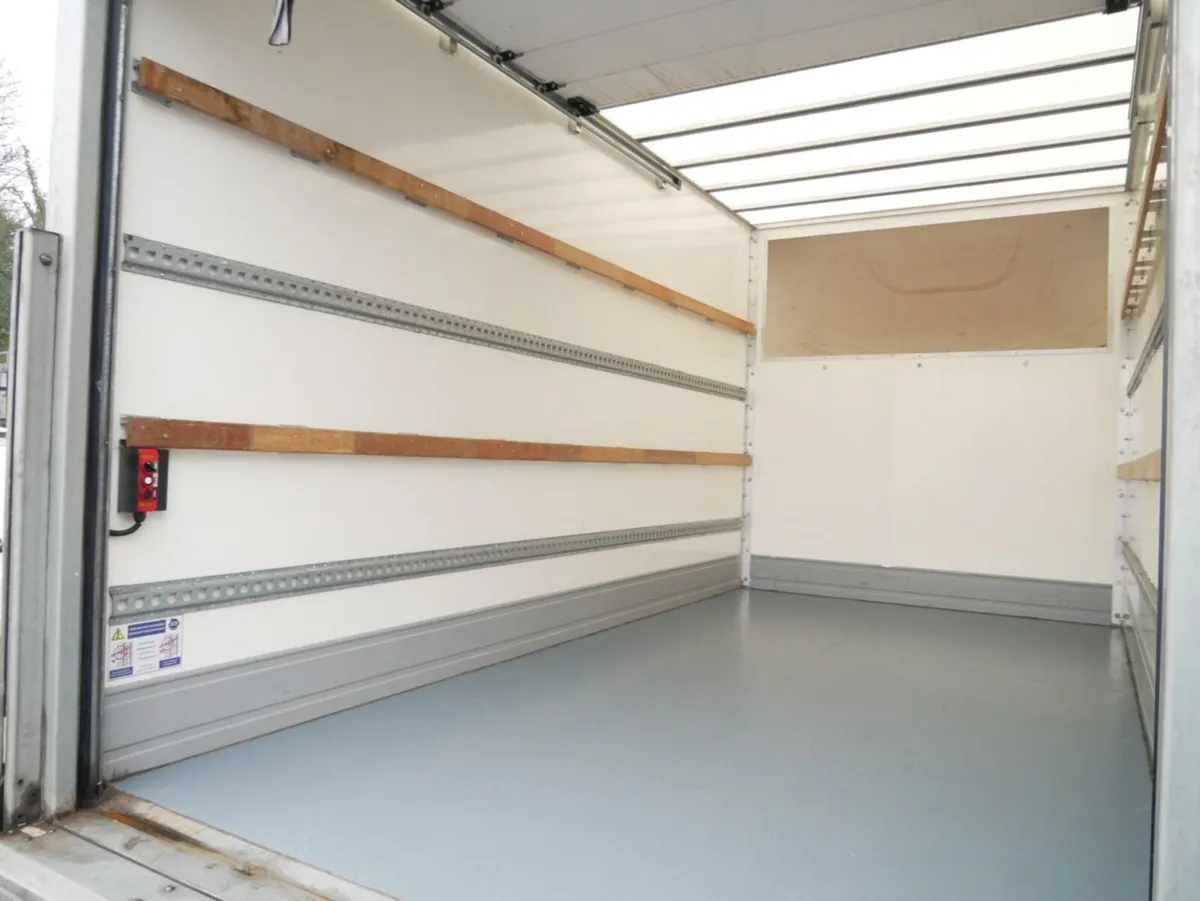 2023 Peugeot Boxer Luton Box Van - Image 4