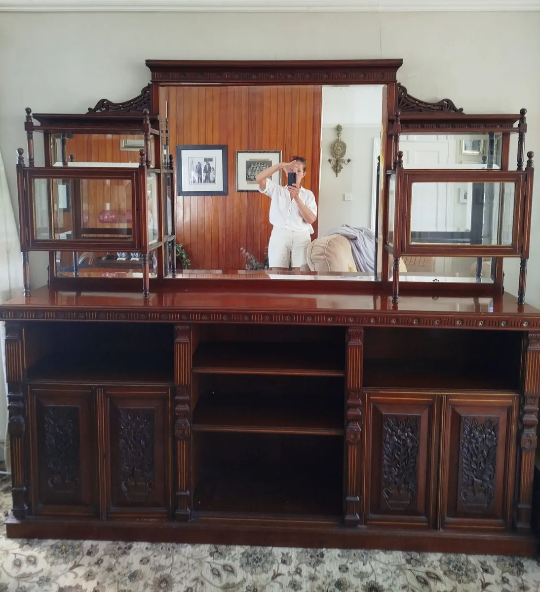 Mahogany sideboard with gold inlay - Image 1