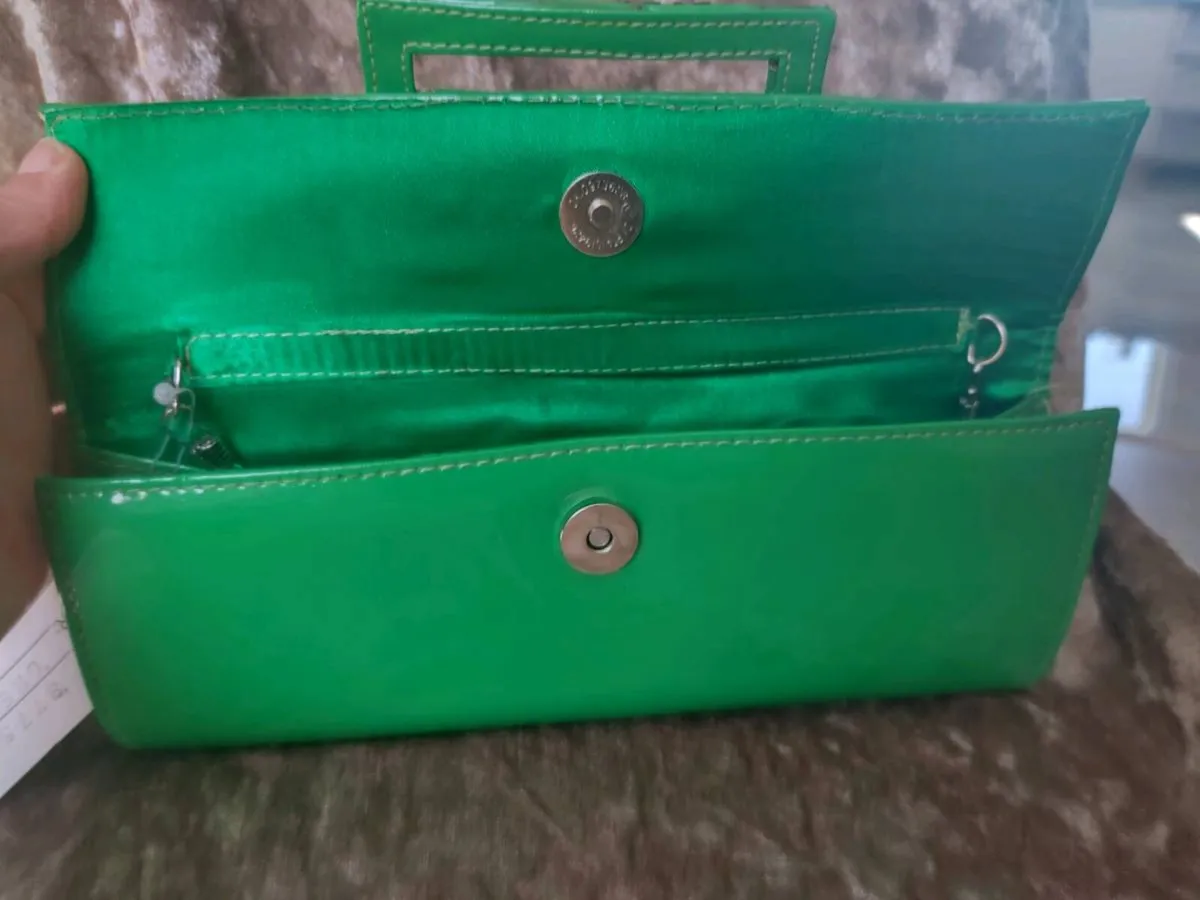 New green clutch - Image 2