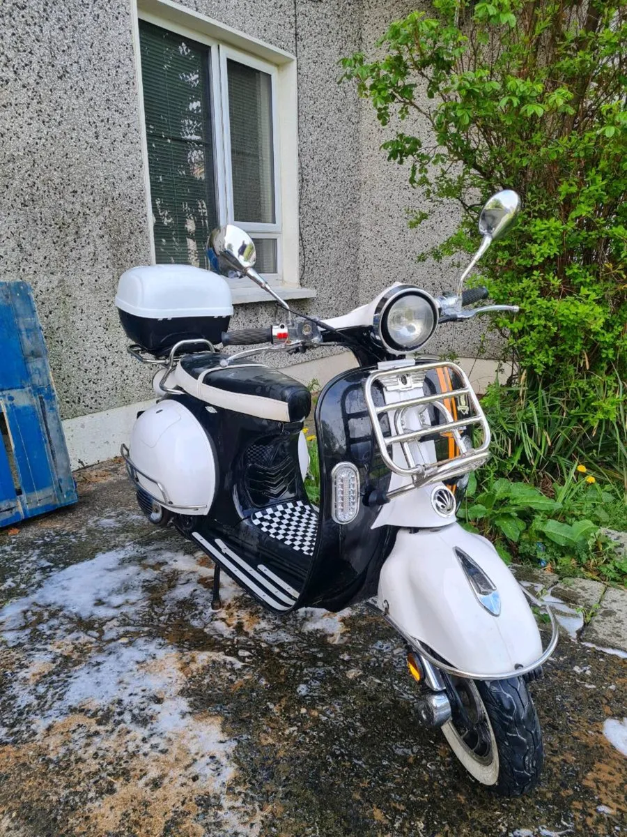 2014 modino vespa motorbike - Image 1