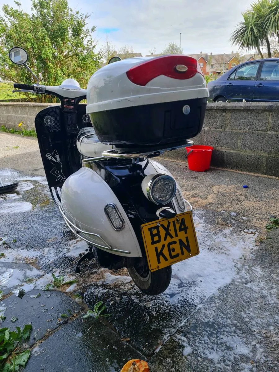 2014 modino vespa motorbike - Image 3