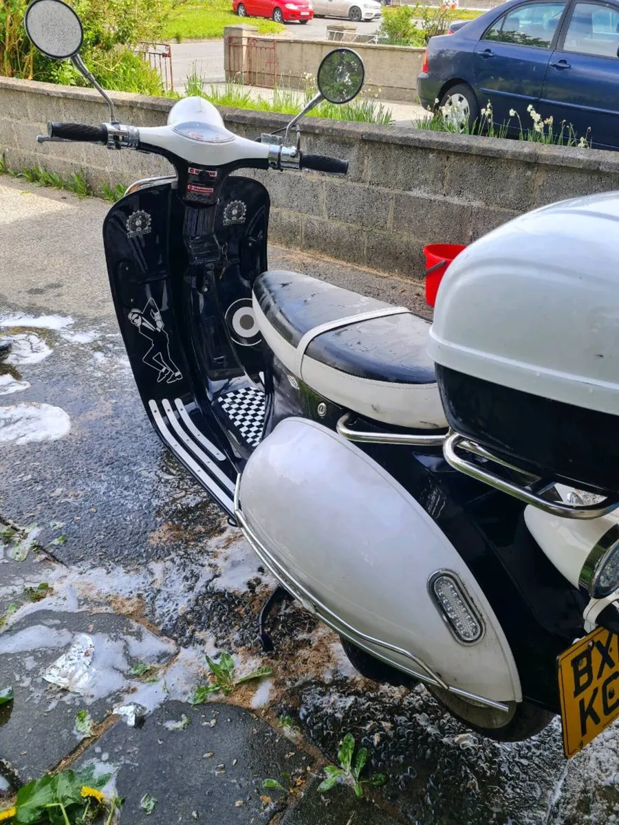 2014 modino vespa motorbike - Image 4