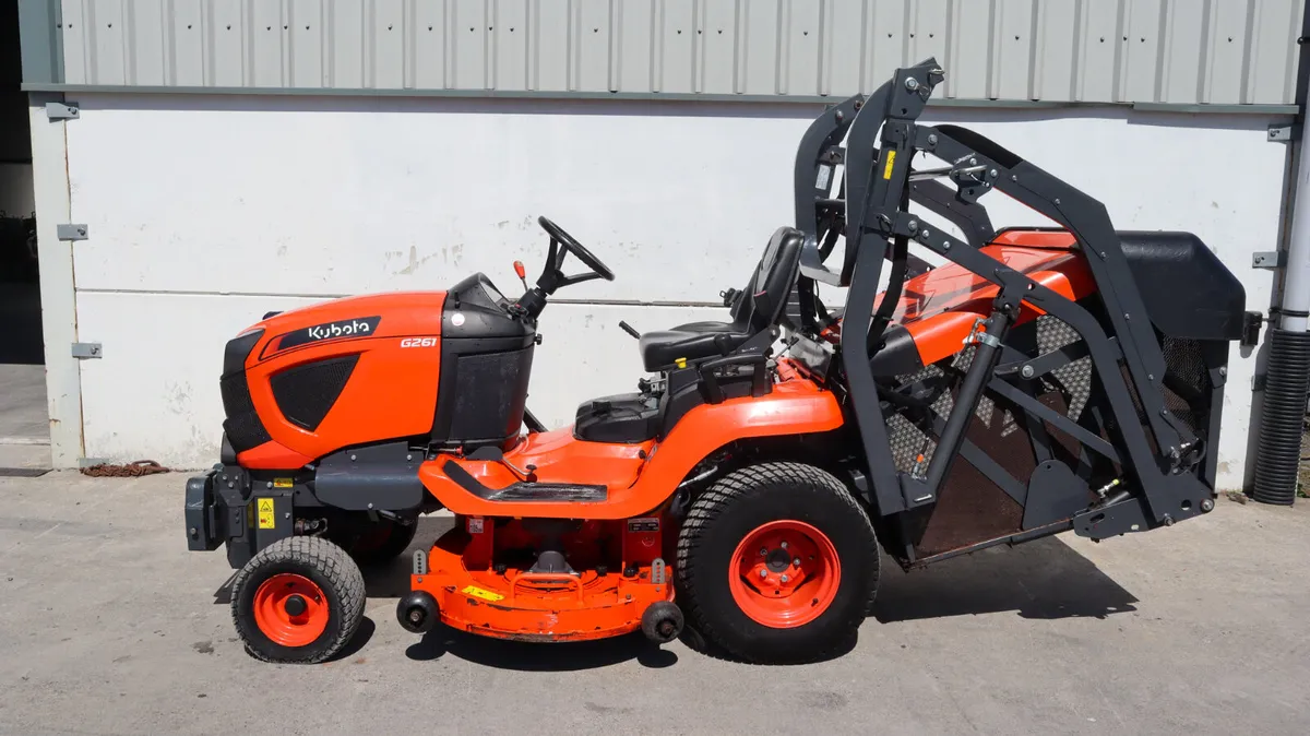 2021 Kubota G261HD Ride-On Lawnmower - Image 2