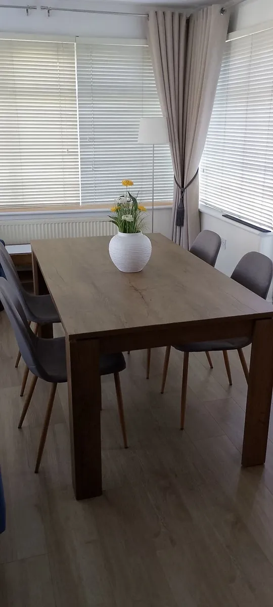 Dining table with 4 chairs - Image 1