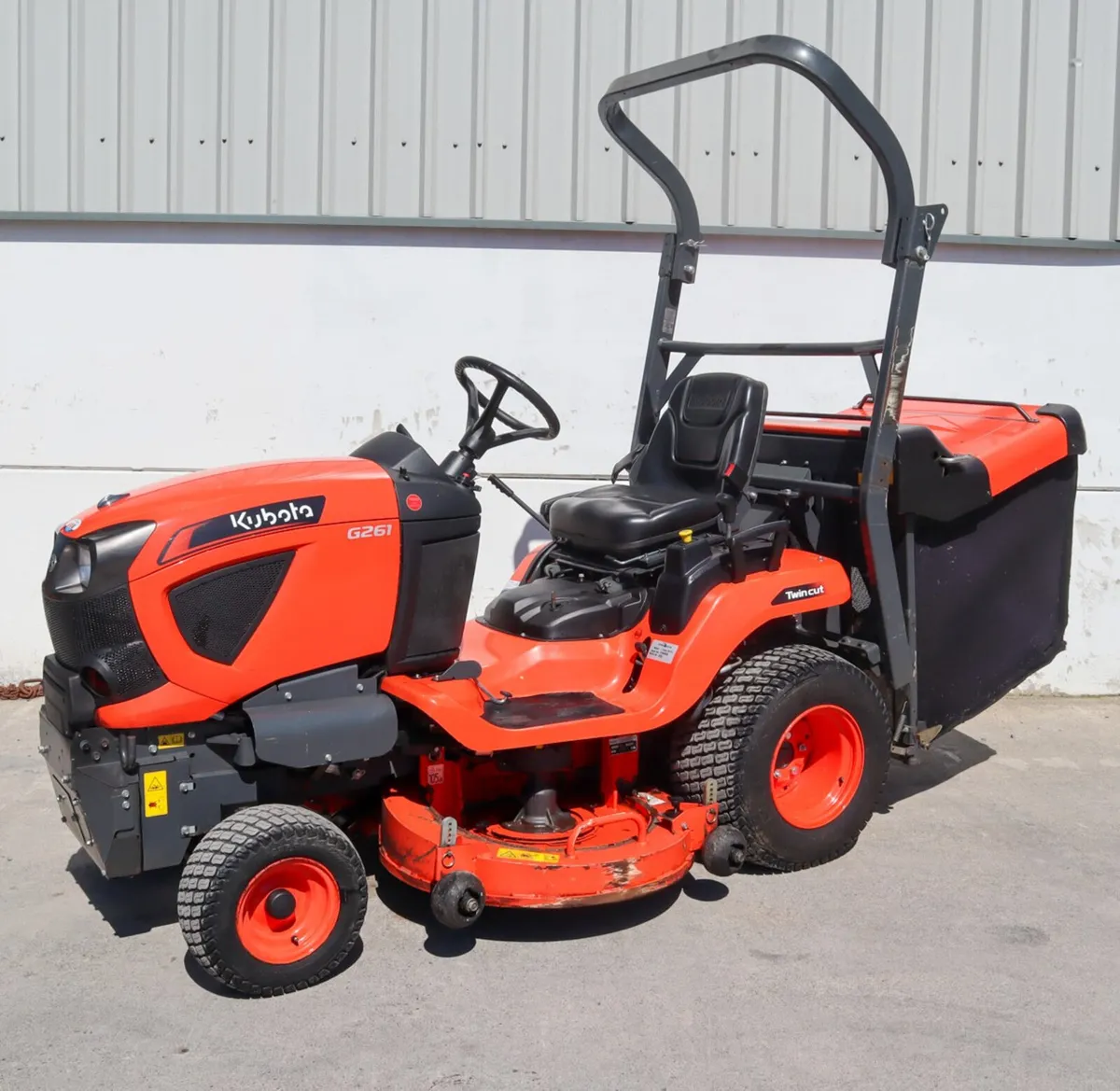 2023 Kubota G261 LD Ride-On Lawnmower - Image 1