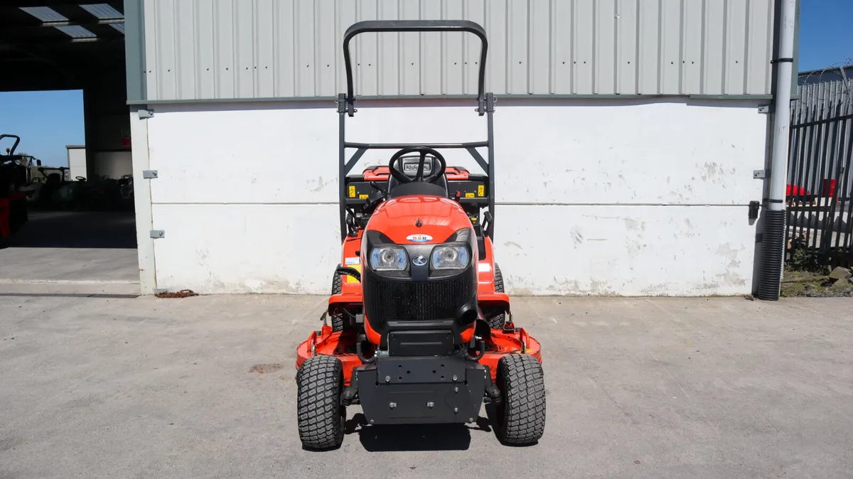 2023 Kubota G261 LD Ride-On Lawnmower - Image 3