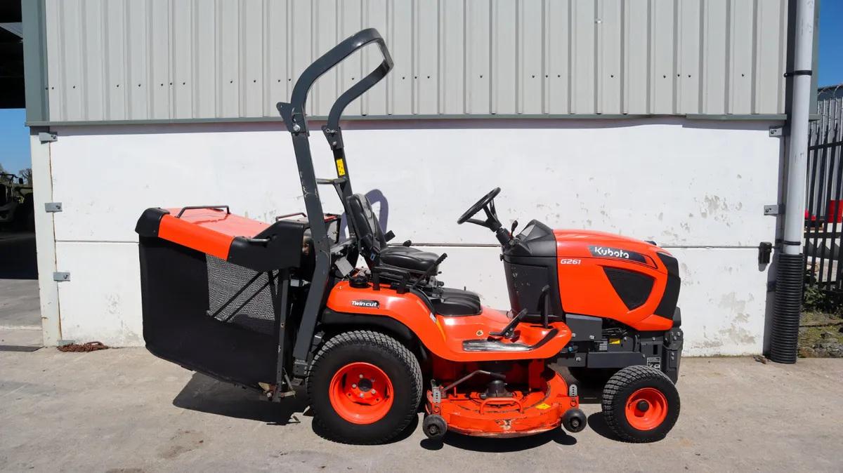 2023 Kubota G261 LD Ride-On Lawnmower - Image 4
