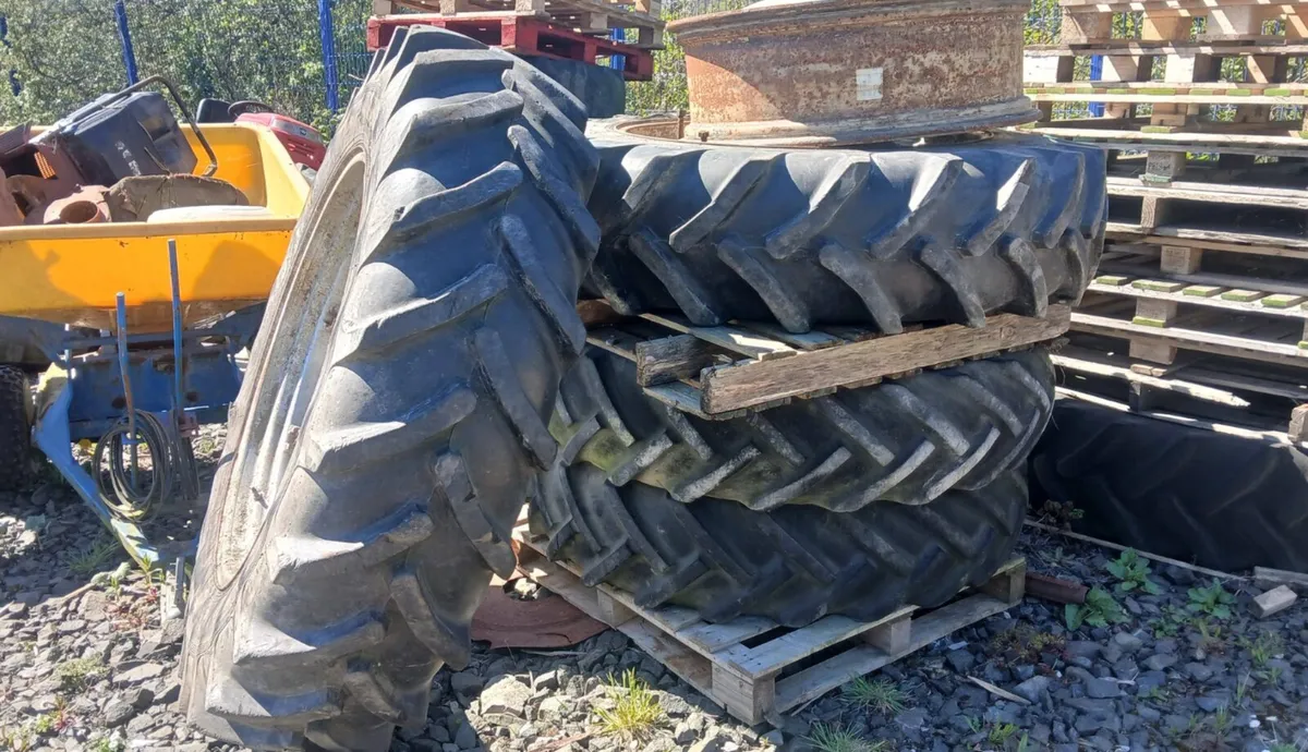 16.9 r38 weighted wheels Good tyres 13.6 r28 wheel - Image 3