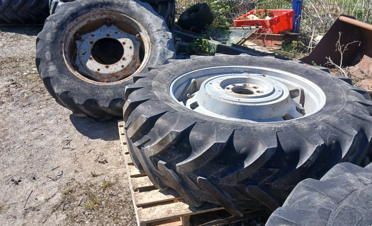 16.9 r38 weighted wheels Good tyres 13.6 r28 wheel - Image 1