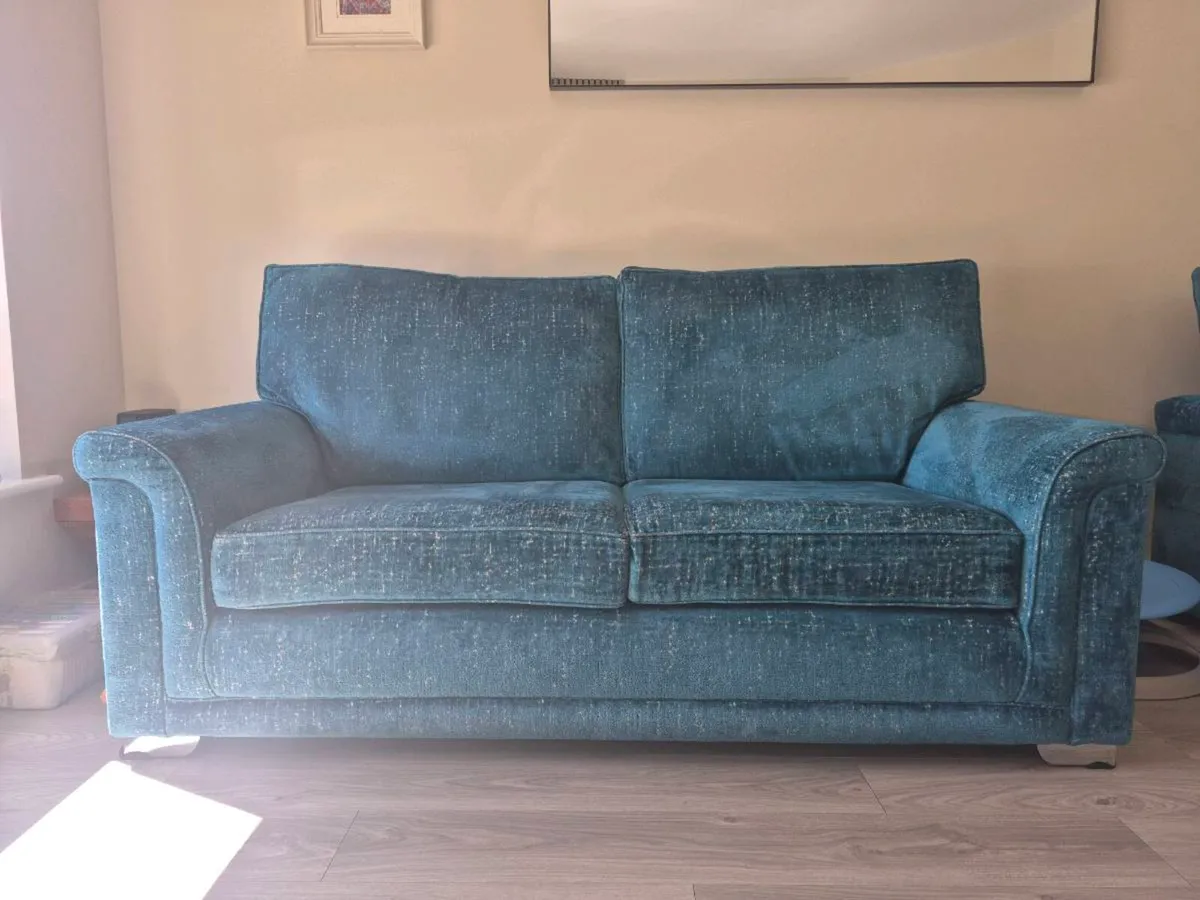 Beautiful 1 Seater & 3 Seater Couch - Image 2