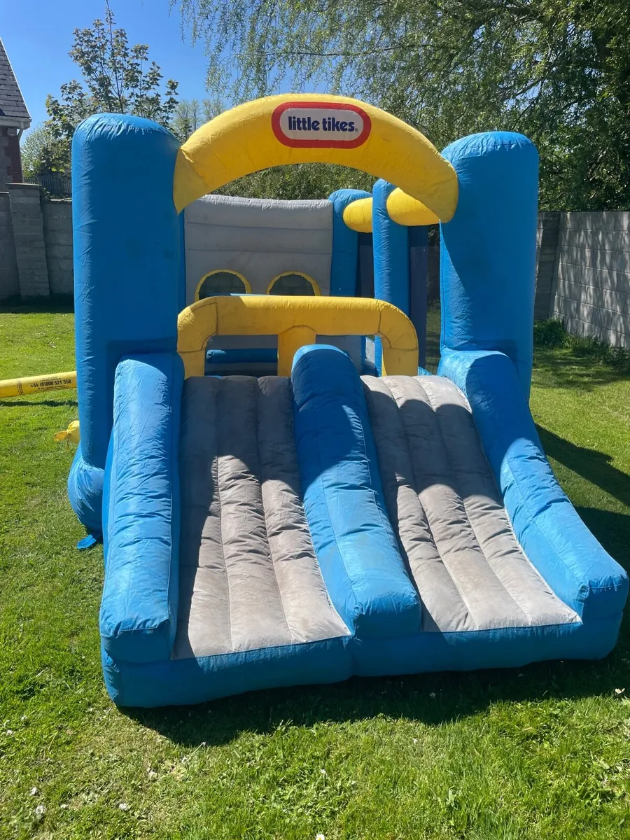 Bouncy castle - Image 1