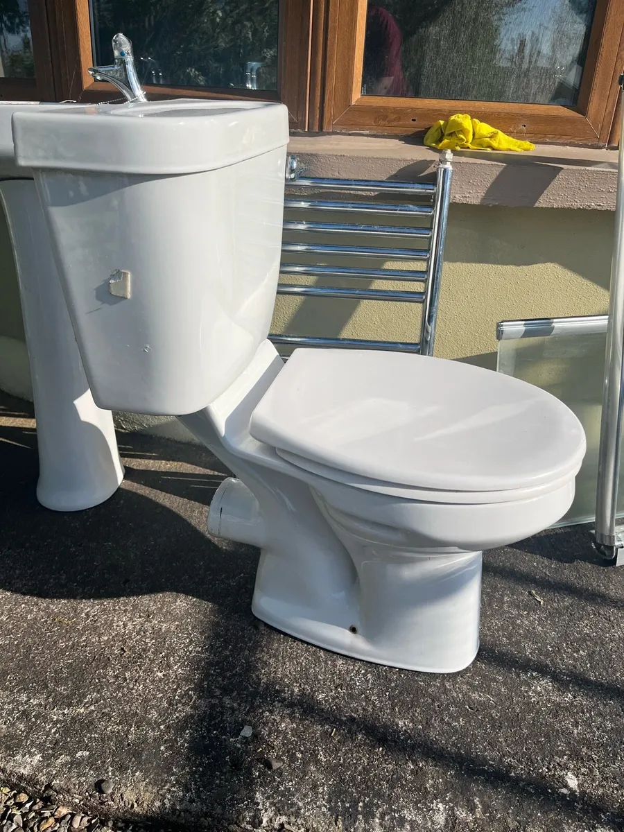 Free to takeaway Bathroom Ware - Image 3