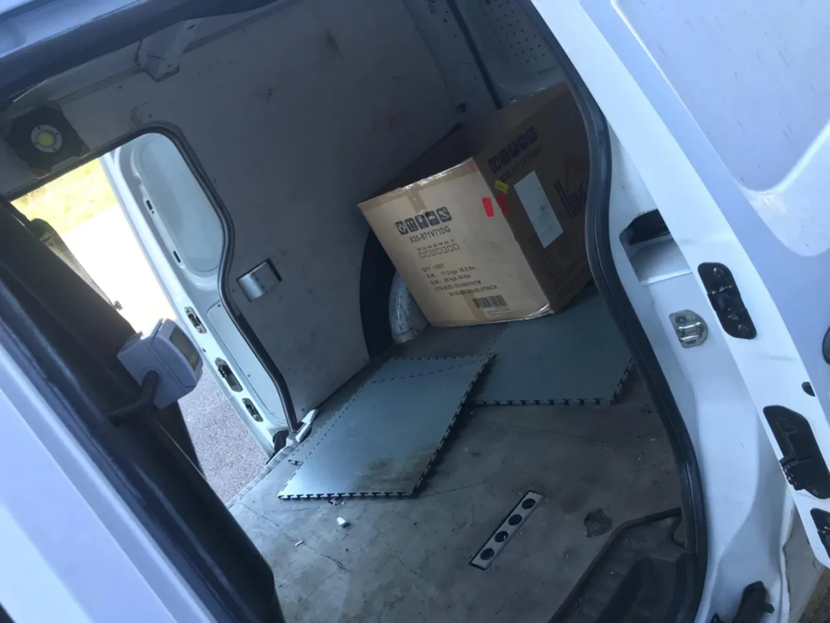 Renault Kangoo MAXI 1.5 DCI 90BHP 2015 2DR - Image 4