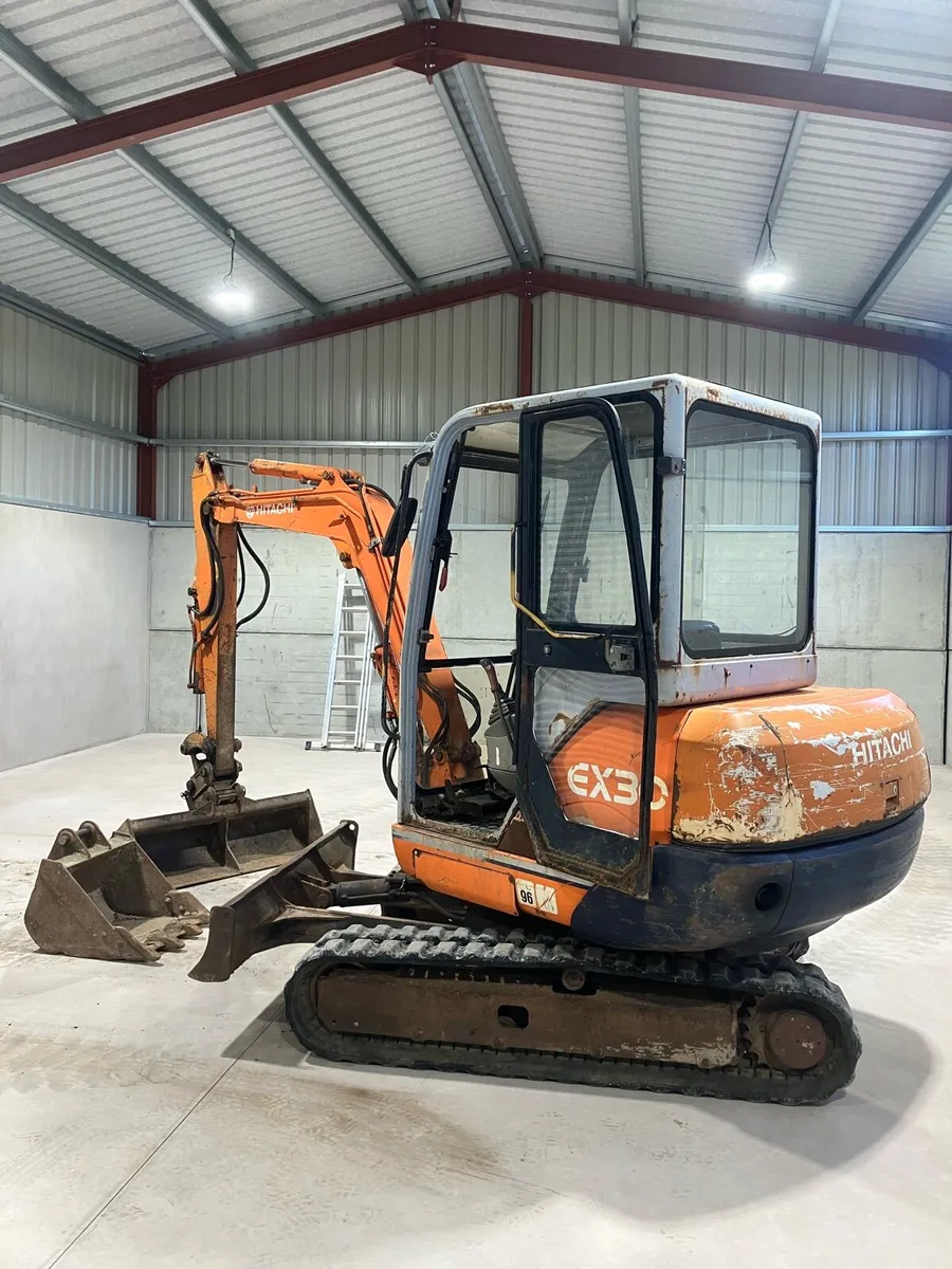 Hitachi EX30 digger - Image 3