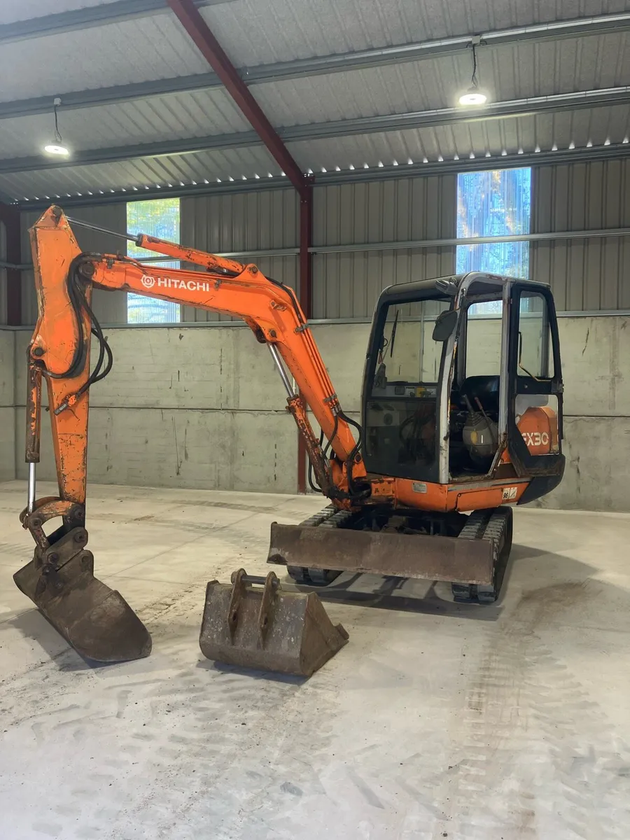 Hitachi EX30 digger - Image 2