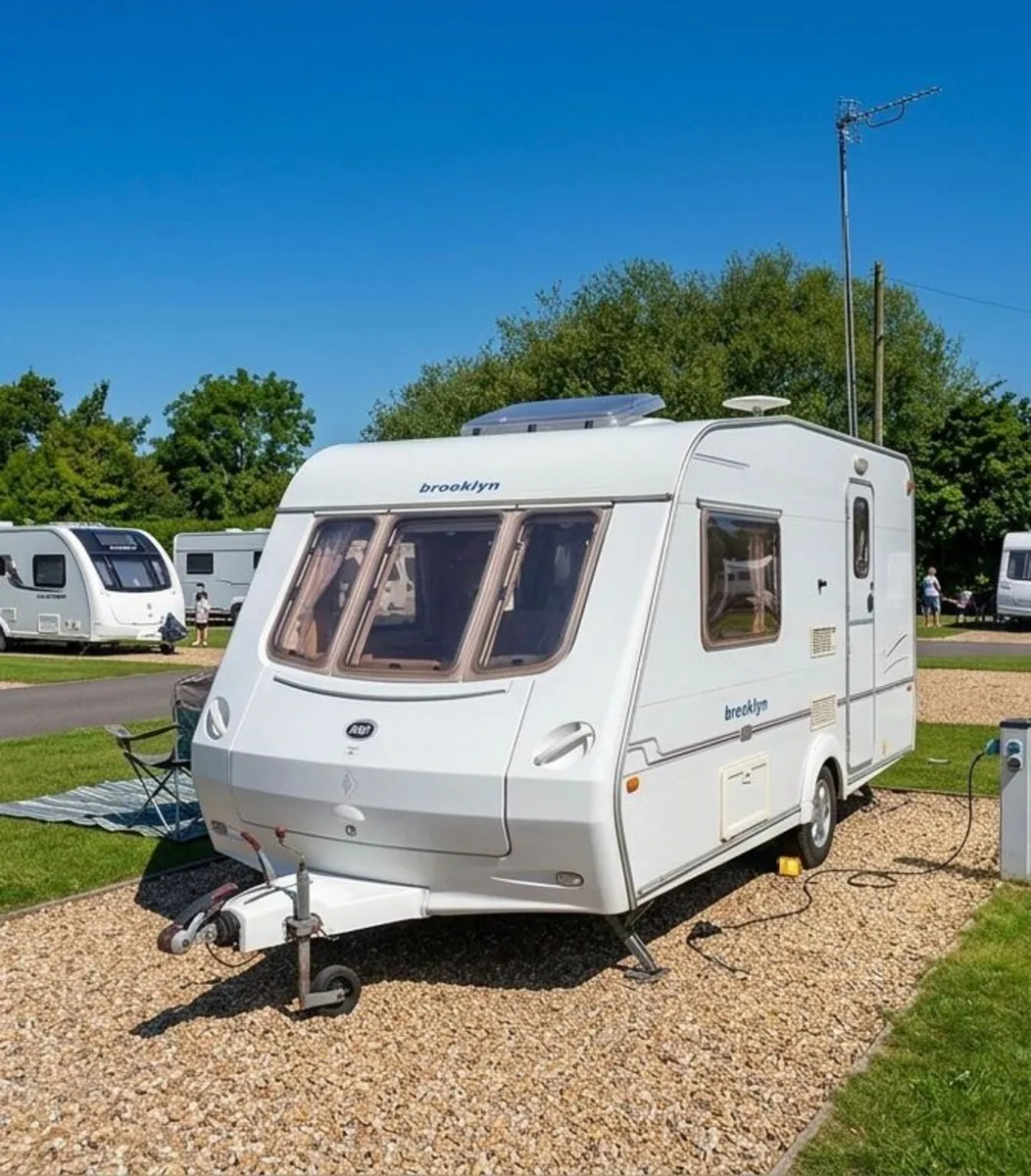 2/3 berth Light weight touring caravan for sale - Image 1