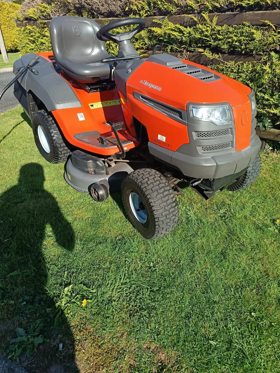 Husquvarna petrol ride on lawnmower - Image 4
