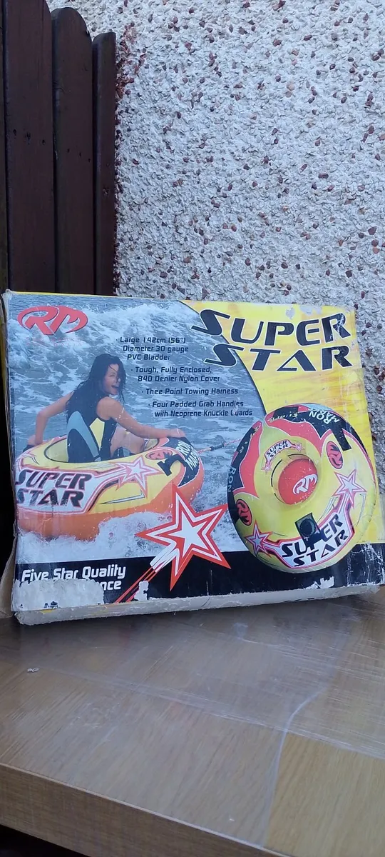 Inflatable towable donut tube for speed boat. - Image 1