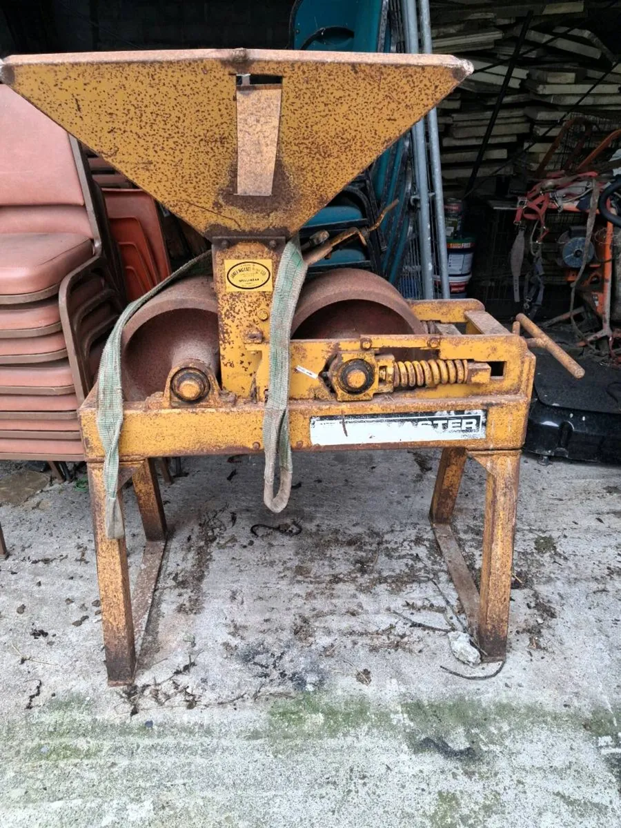 Door international 274 and corn roller - Image 2