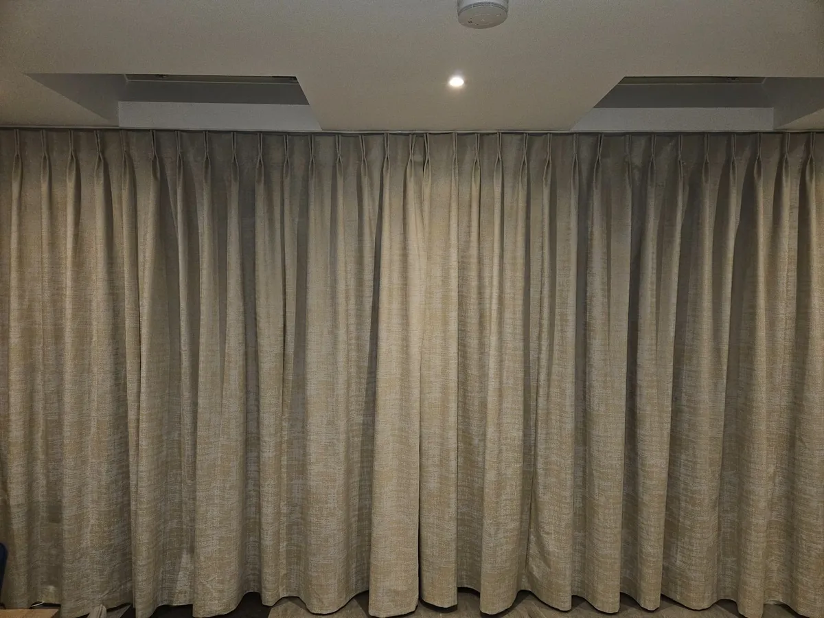 Curtains - Image 2
