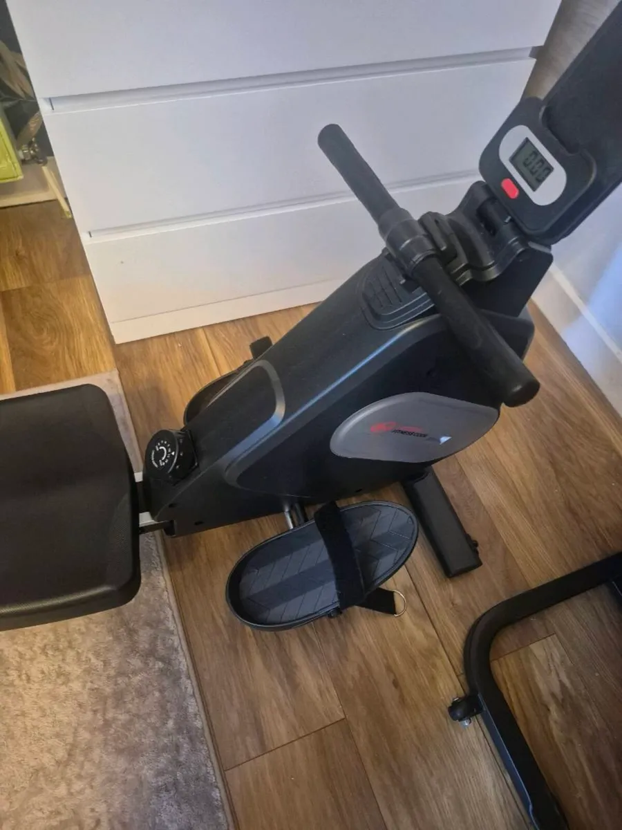Rowing machine - Image 1