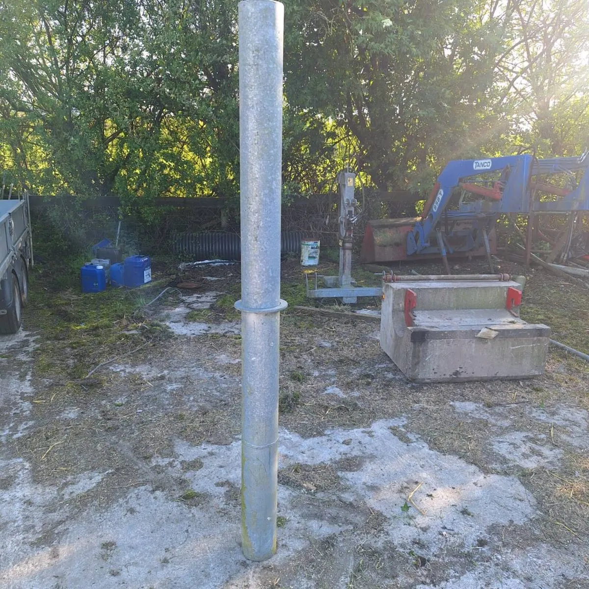 Forcing pen centre post and gate bracket - Image 3