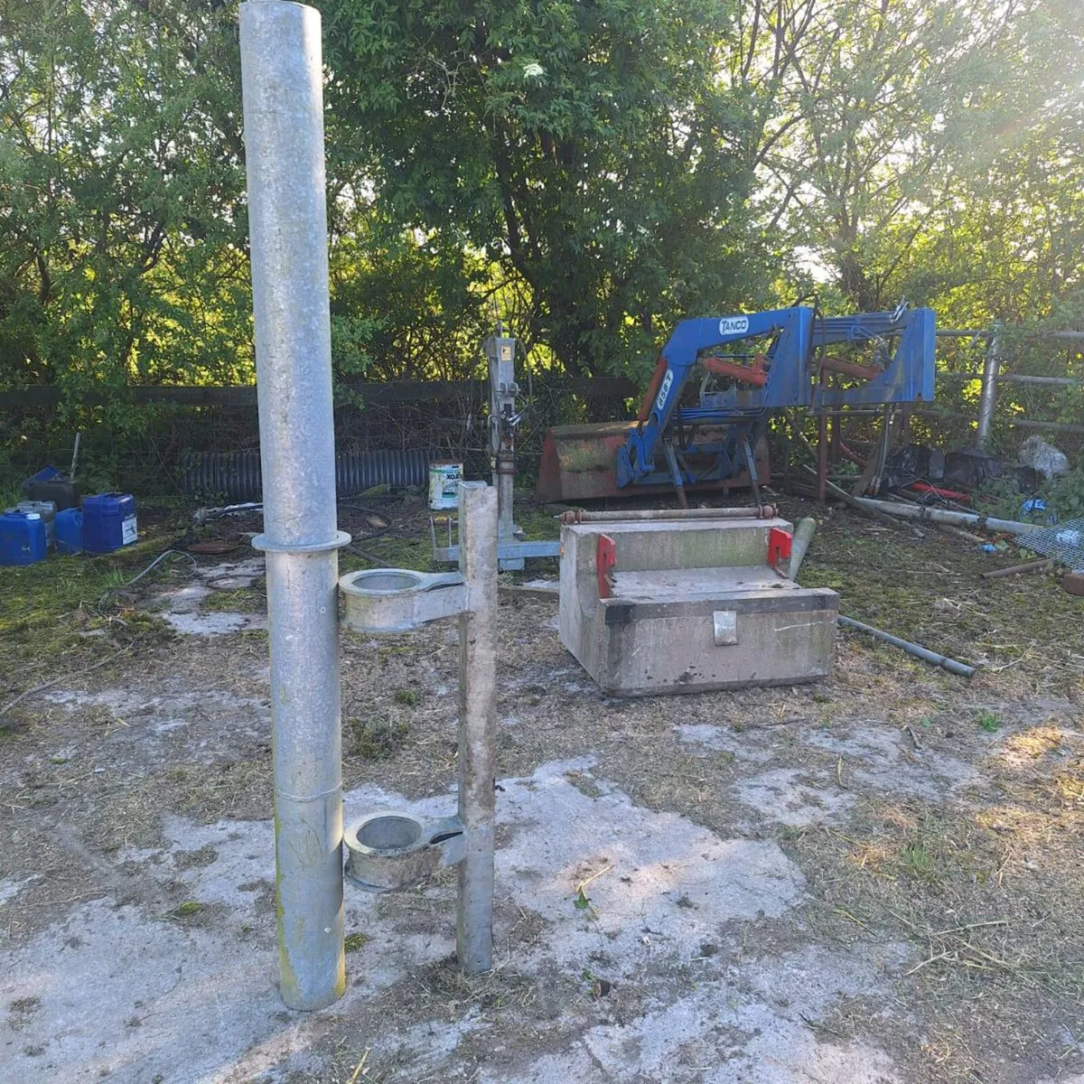 Forcing pen centre post and gate bracket - Image 4