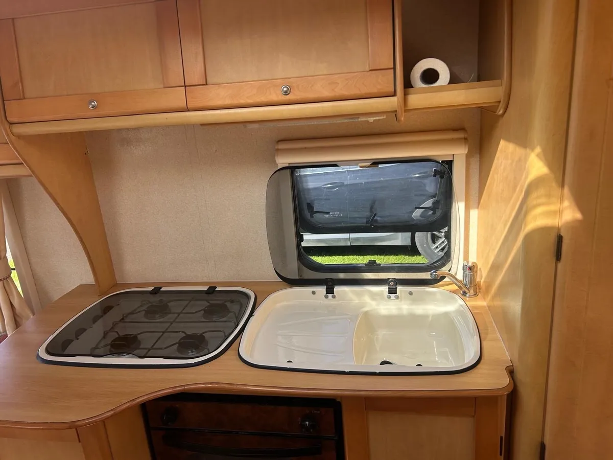 Caravan. - Image 2