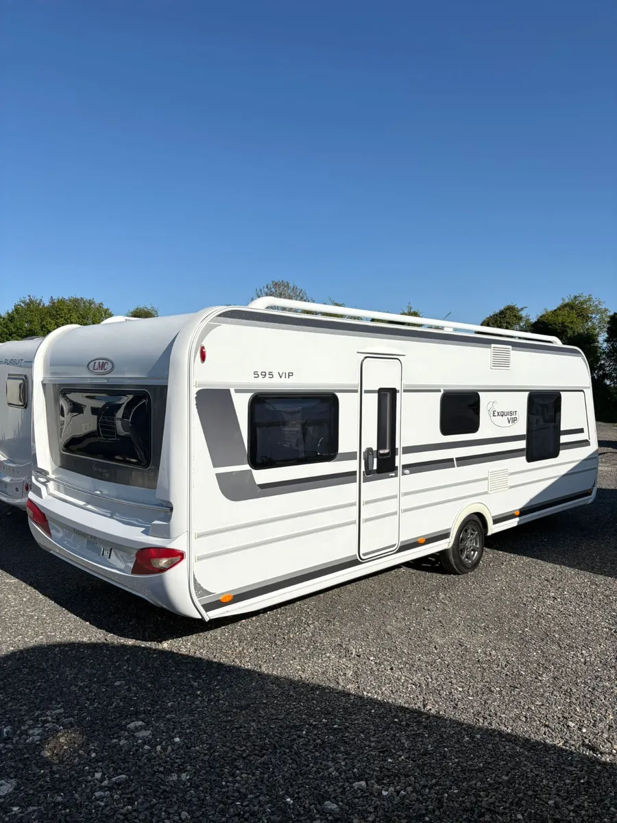 LMC 595 VIP 4 berth fixed island bed Caravan - Image 3