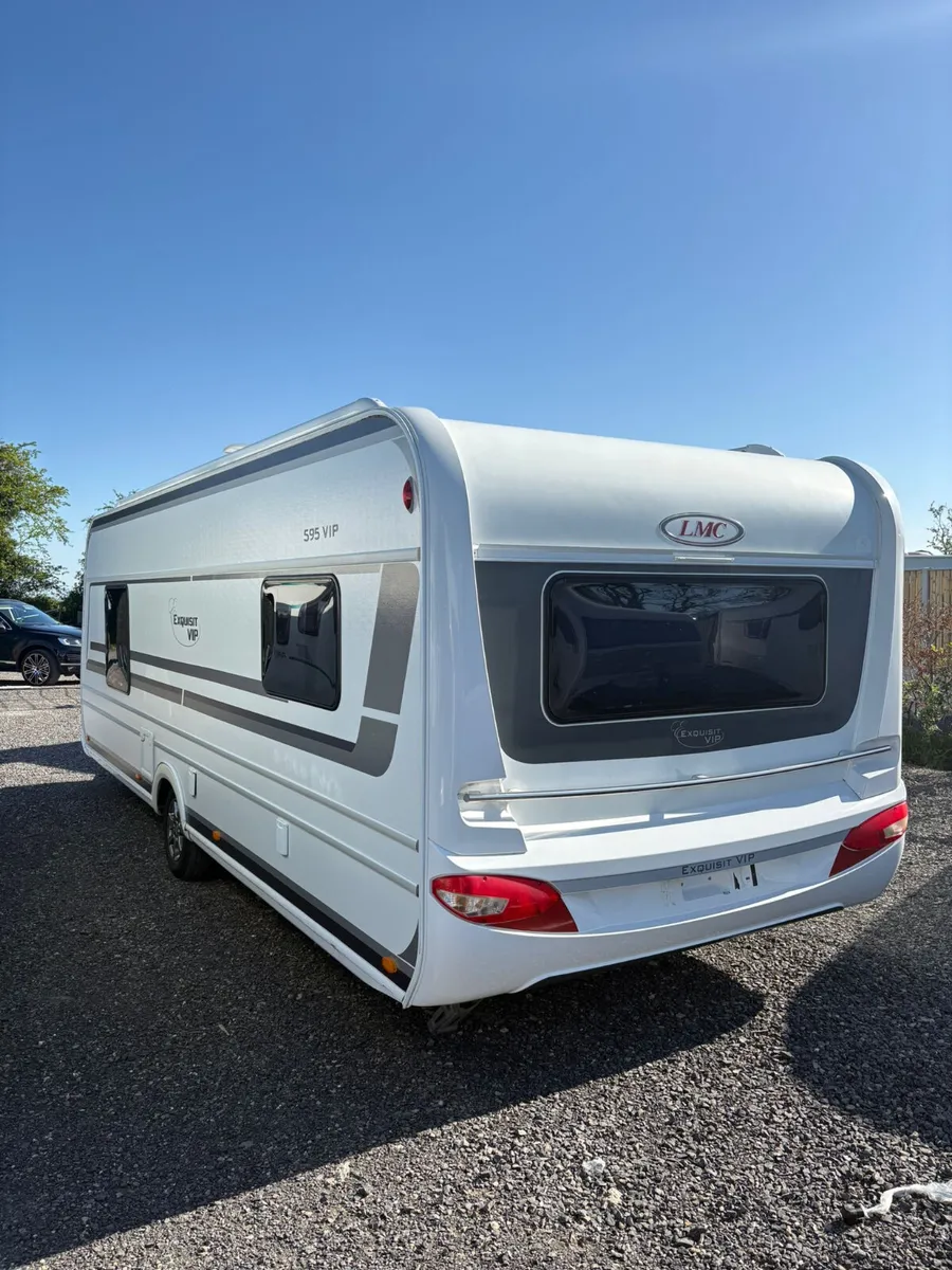 LMC 595 VIP 4 berth fixed island bed Caravan - Image 2