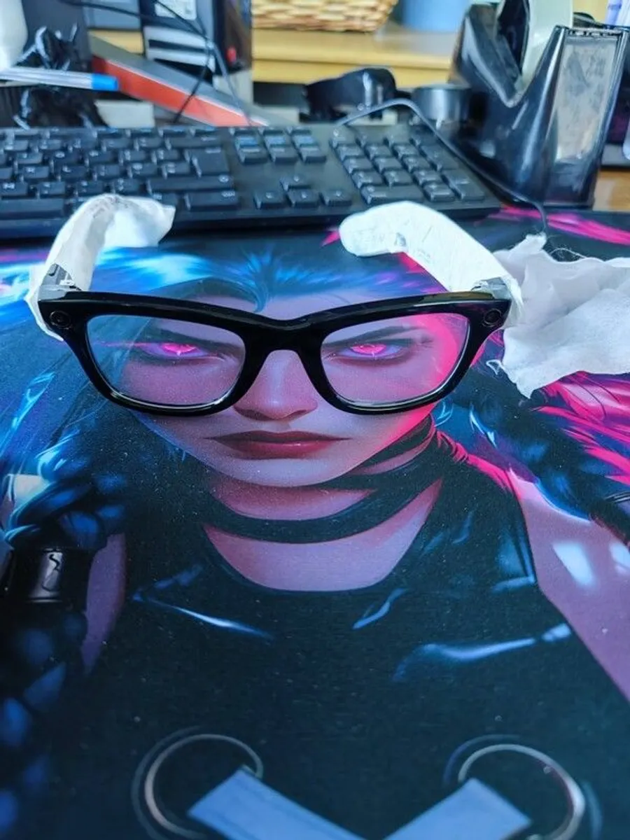 Ray-Ban Meta Smart Glasses Photochromic Lenses + Original Green Lenses Excellent Condition - Image 2