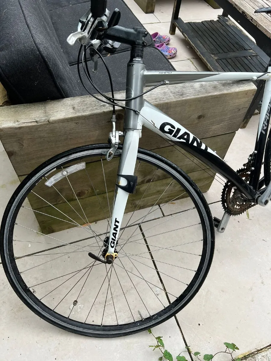 Giant road bike - Image 3