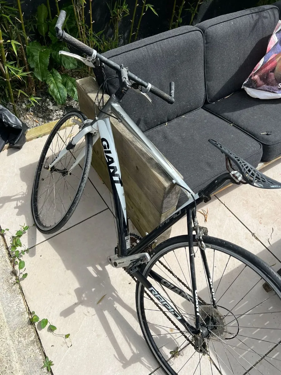 Giant road bike - Image 4