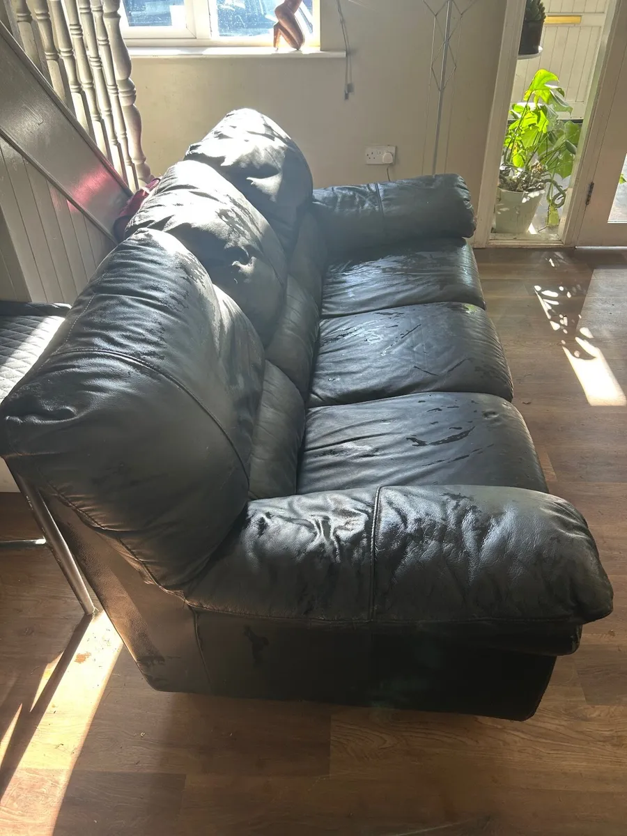 Black leather couch - Image 2