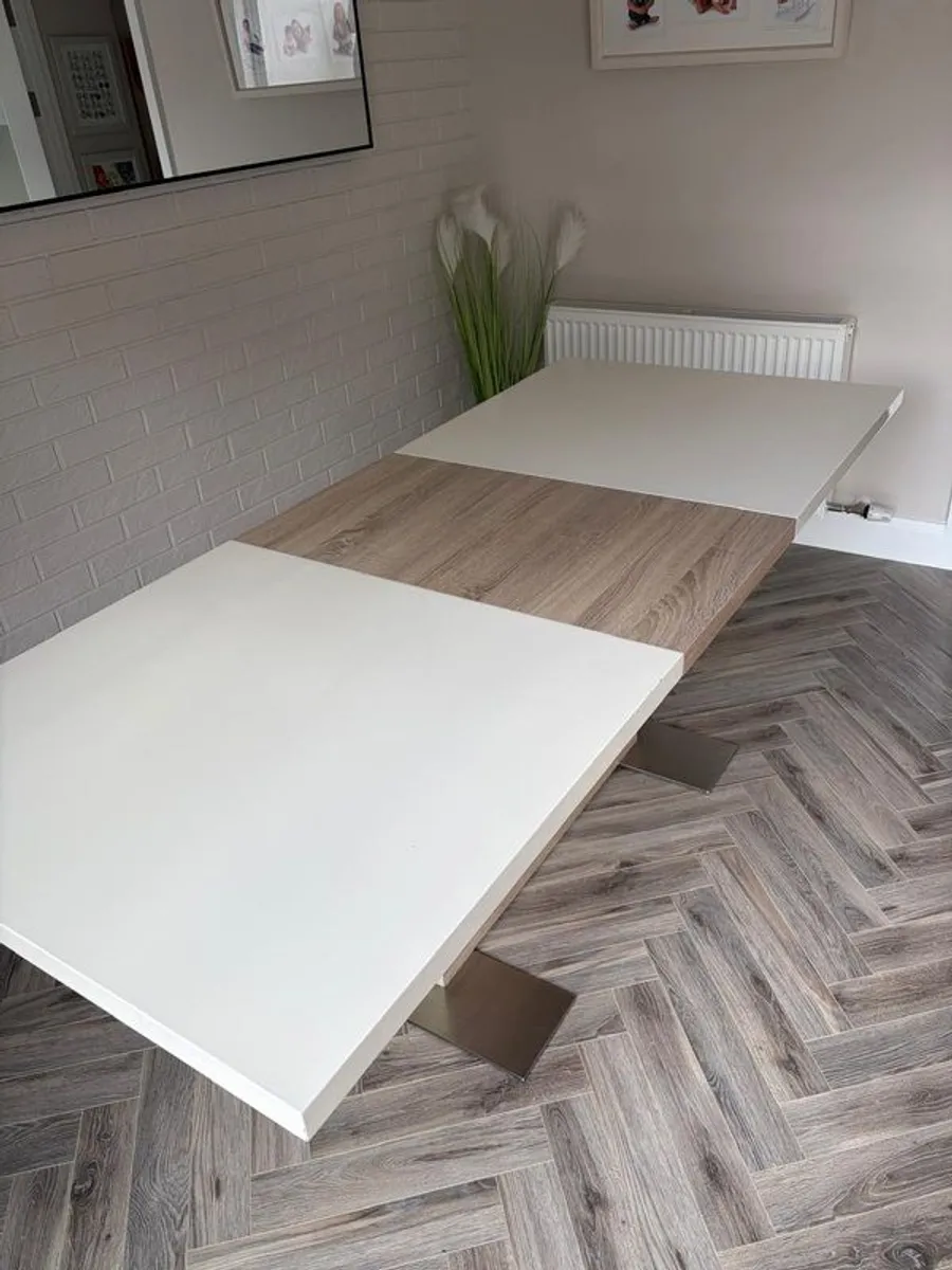 Dining table - Image 2