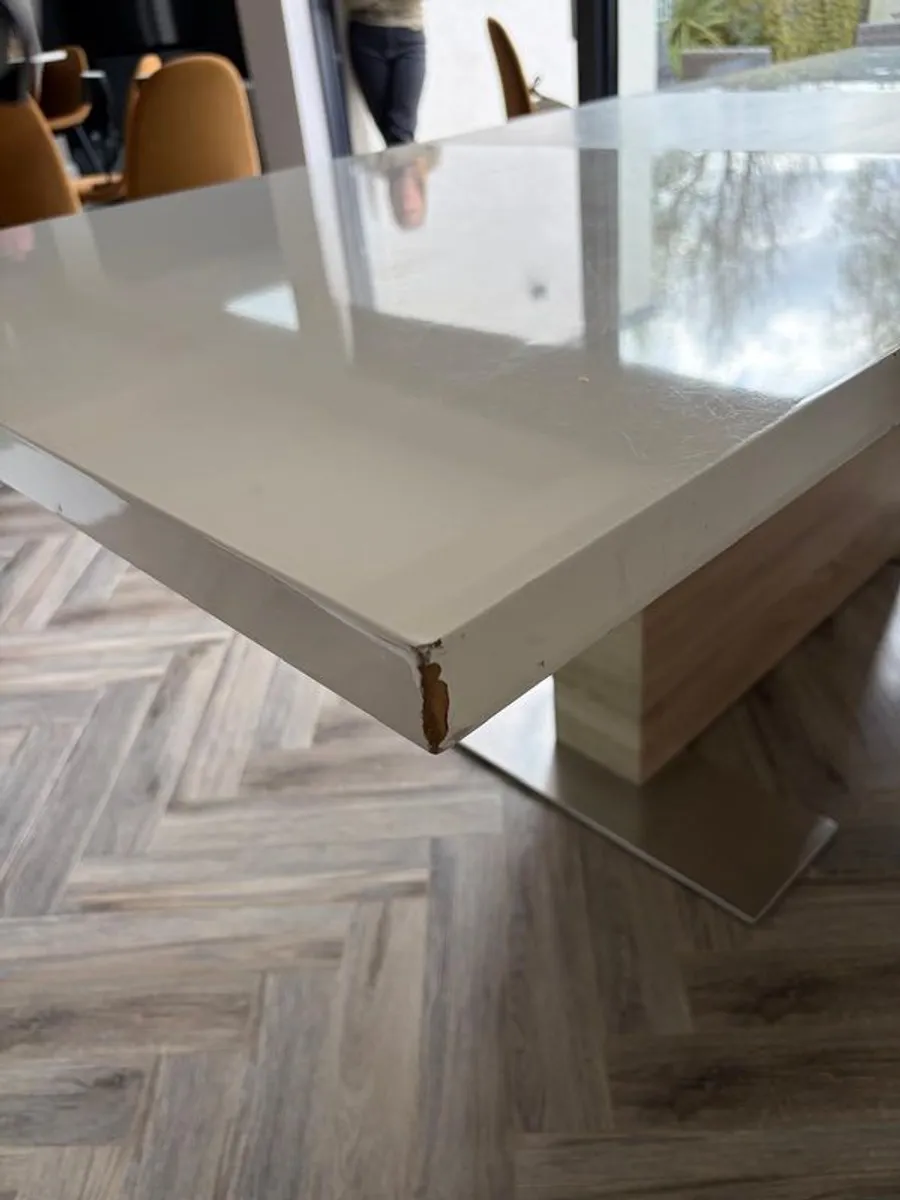 Dining table - Image 4
